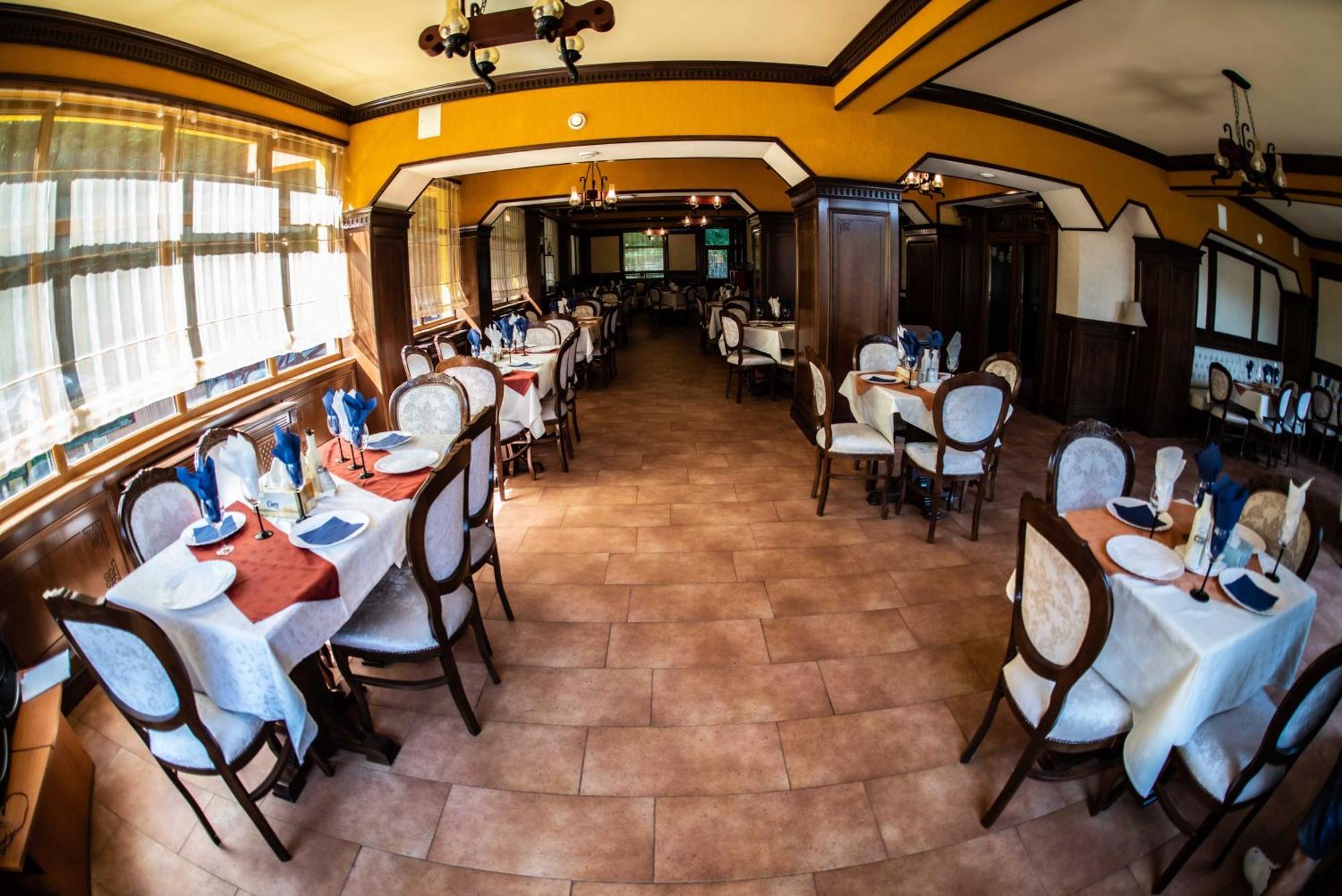 Hotel Trei Brazi Băile Olăneşti エクステリア 写真
