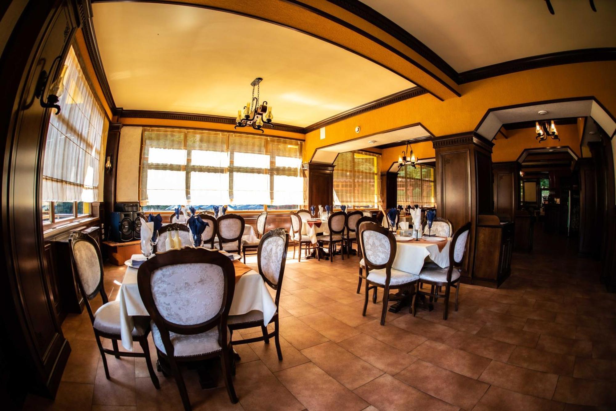 Hotel Trei Brazi Băile Olăneşti エクステリア 写真