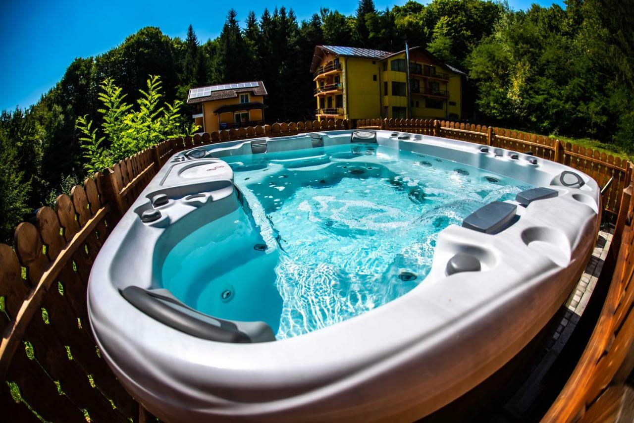 Hotel Trei Brazi Băile Olăneşti エクステリア 写真
